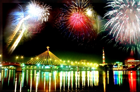 Múltiples actividades en el Certamen de Fuegos Artificiales Da Nang